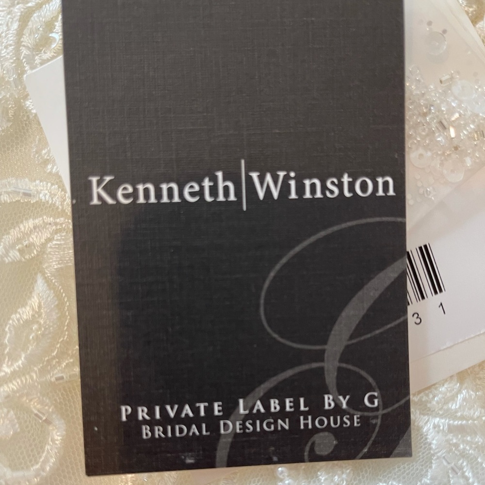 Wedding dress! Brand new Kenneth Winston wedding dress! It’s a size 8 in ivory! - Picture 14 of 16